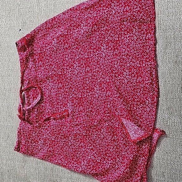 Shein wrap skirt Red with tiny white flowers size 2 - Picture 1 of 7